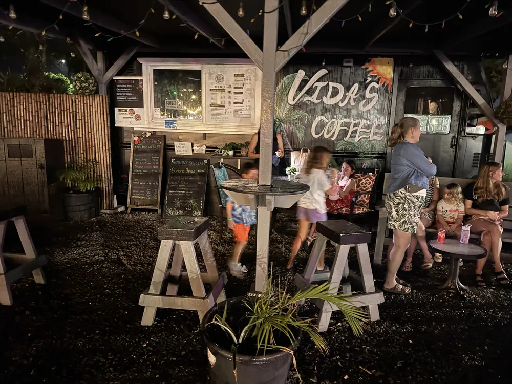 Vida’s Coffee food truck near Maui Sands