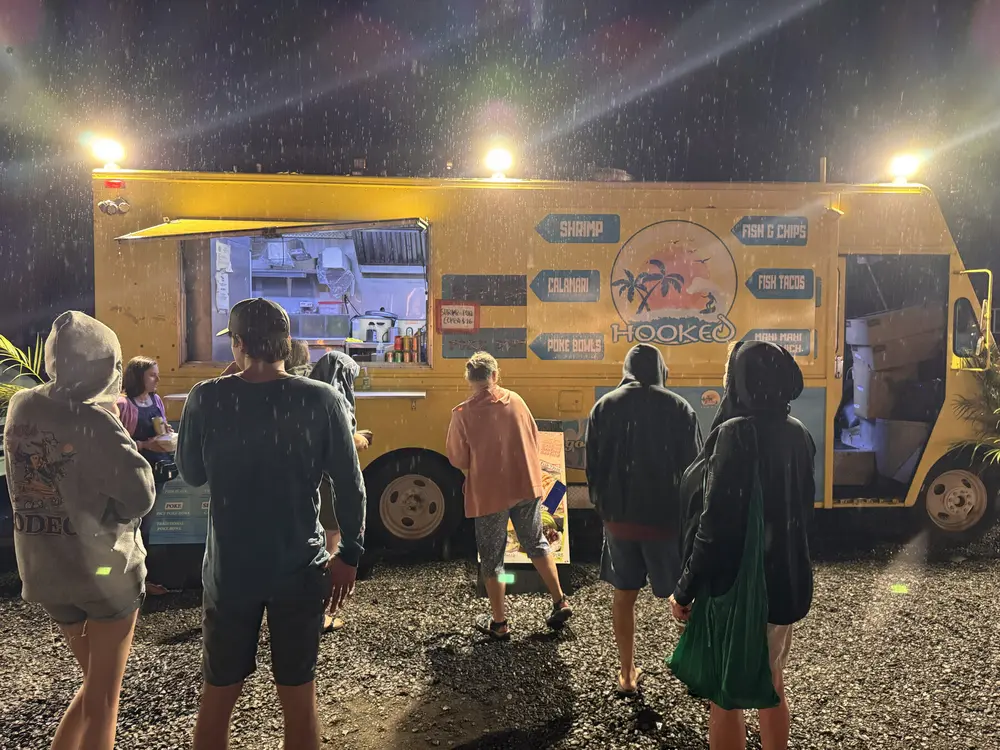 Hooked food truck near Maui Sands