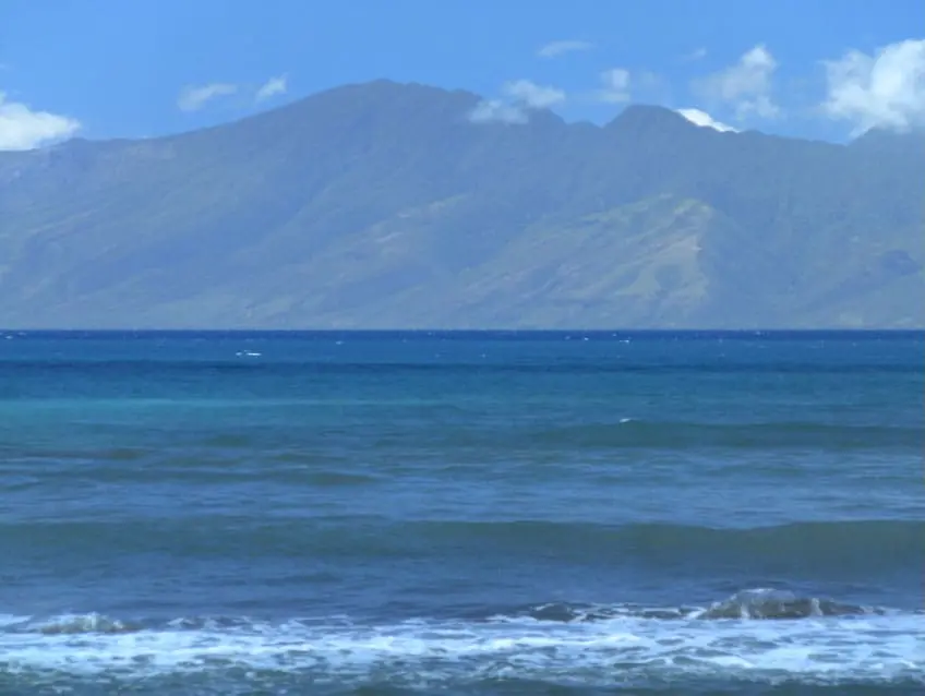 Molokai looks amazing - only 10 miles away.